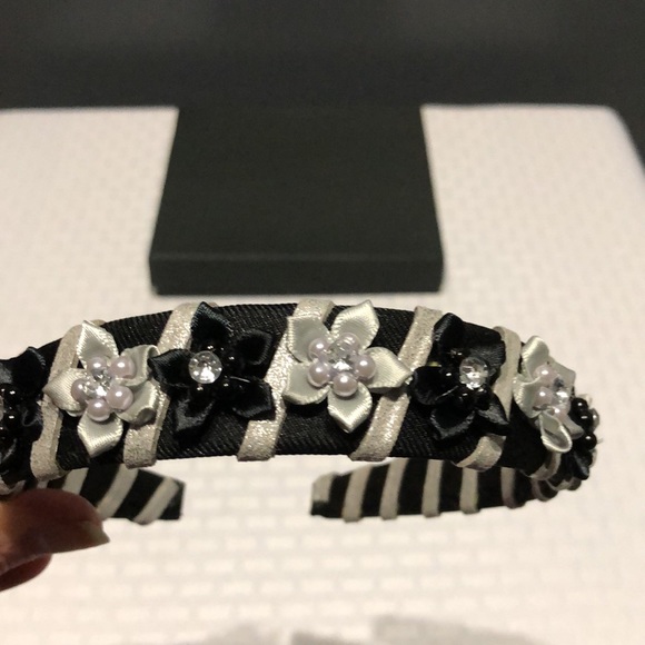 Girl’s hand decorated headband - Picture 4 of 4